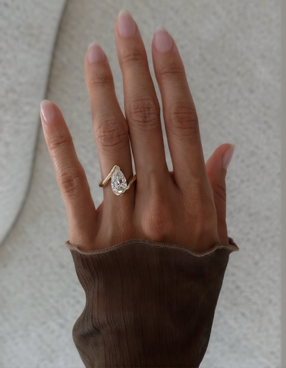 2.5 CT Pear Cut Solitaire Rapture Moissanite Engagement Ring