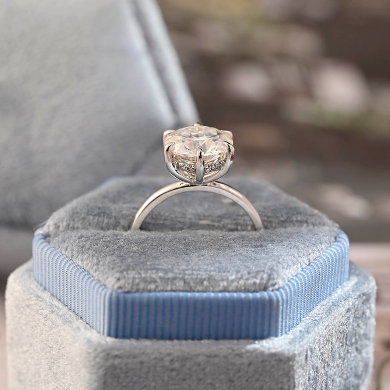 Stunning 3.0 CT Round Moissanite Engagement Ring with Hidden Halo Design