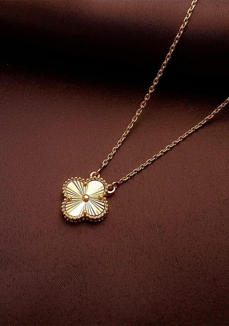 Clover Pendant Necklace