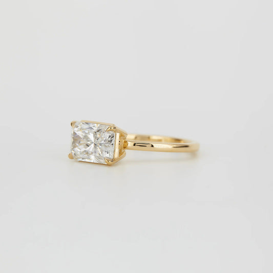 2.5 CT Radiant Shaped Solitaire Moissanite Engagement Ring