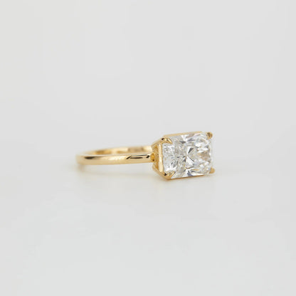 2.5 CT Radiant Shaped Solitaire Moissanite Engagement Ring