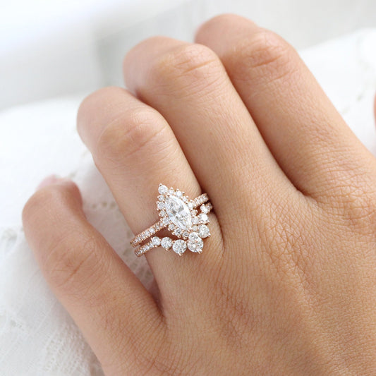 0.7 CT Marquise Cut Curved Pave Moissanite Bridal Ring Set