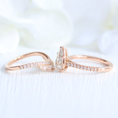 1.5 CT Pear Cut Curved Vintage Pave Moissanite Bridal Ring Set