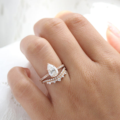 1.5 CT Pear Cut Curved Vintage Pave Moissanite Bridal Ring Set