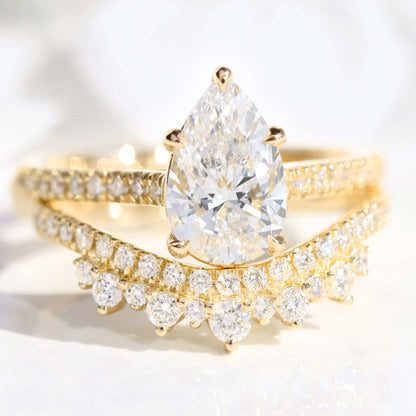 1.5 CT Pear Cut Curved Vintage Pave Moissanite Bridal Ring Set