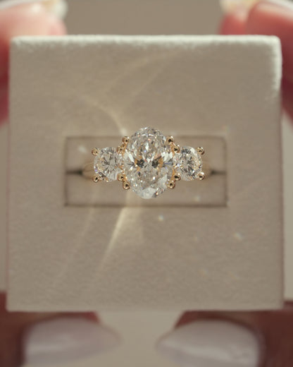 2 CT Oval Cut Three Stones Moissanite Engagement Ring