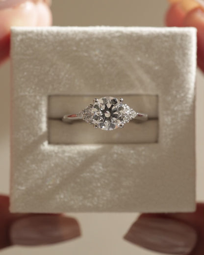 2.0 CT Round Cut Cluster Moissanite Diamond Engagement Ring