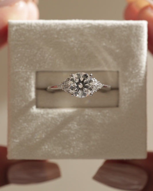 2.0 CT Round Cut Cluster Moissanite Diamond Engagement Ring