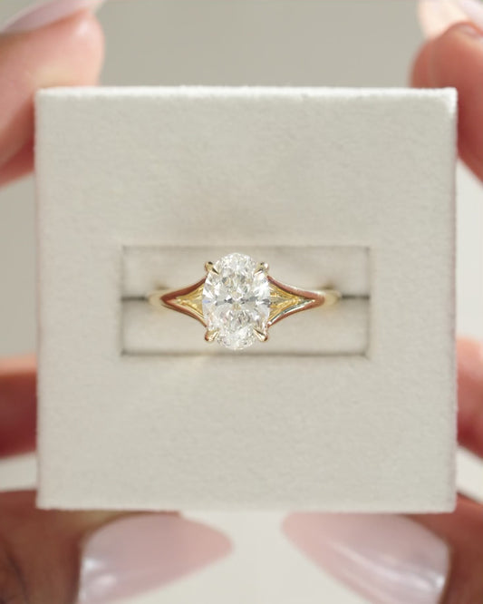 2.0 CT Oval Split Shank & Solitaire Moissanite Engagement Ring