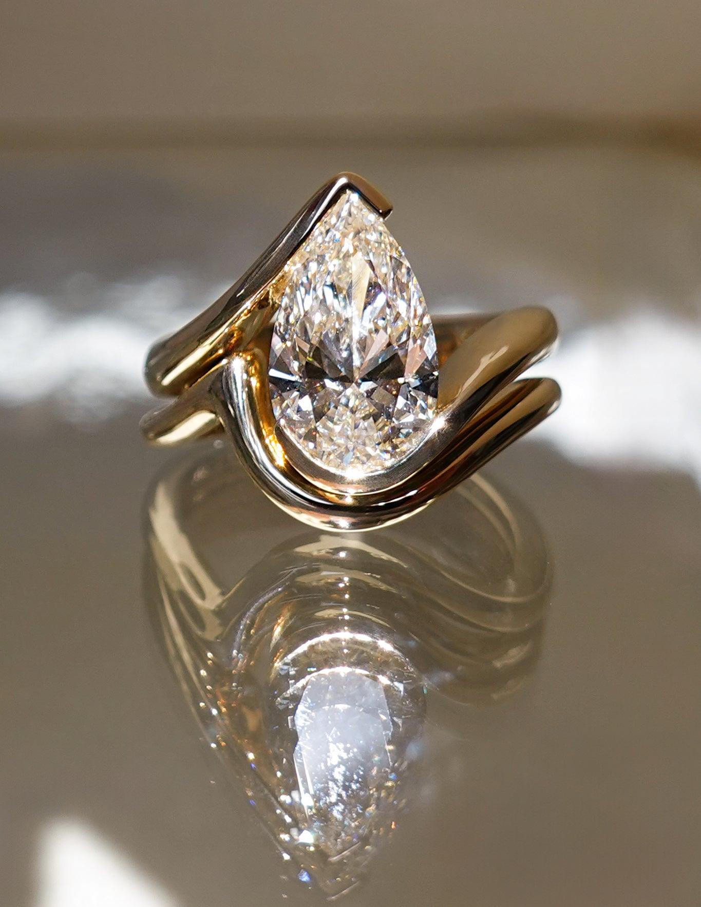 2.5 CT Pear Cut Solitaire Moissanite Ring With Classic Plain Band